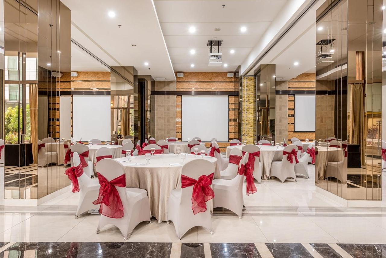 Grande Valore Hotel Cikarang Exterior photo